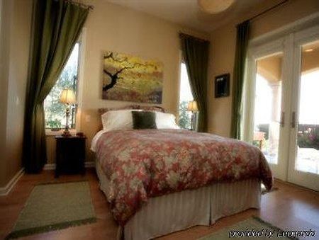 Alta Cresta Orchard & Inn Пасо Роблс Номер фото